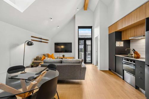 Lake and Peaks 2 Bedroom Apartment in The Remarkables