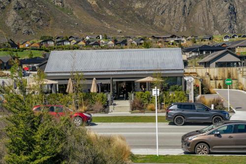 Lake and Peaks 2 Bedroom Apartment in The Remarkables