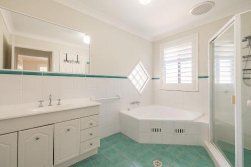 1-94 Rocky Point Rd - Duplex with Aircon Wifi and Short Walk To The Sports Club - image 5