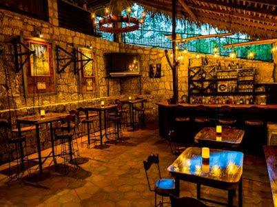 Pub/Lounge, Hotel & Mariposario Mayan Hills Resort in Rovine Copan