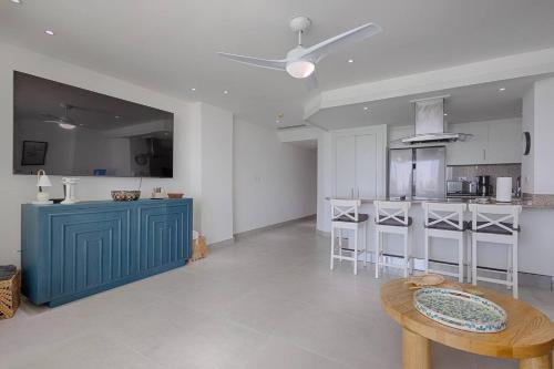 Apartamento en Marbella vista al mar in Villas Del Mar