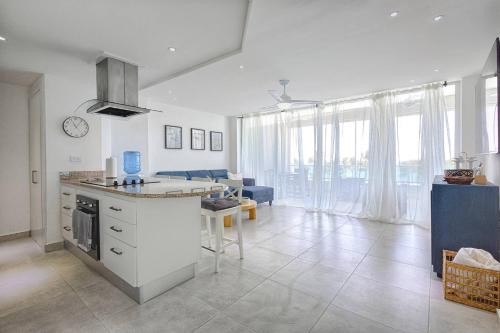 Apartamento en Marbella vista al mar in Villas Del Mar