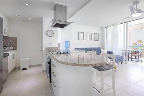 Apartamento en Marbella vista al mar in Villas Del Mar
