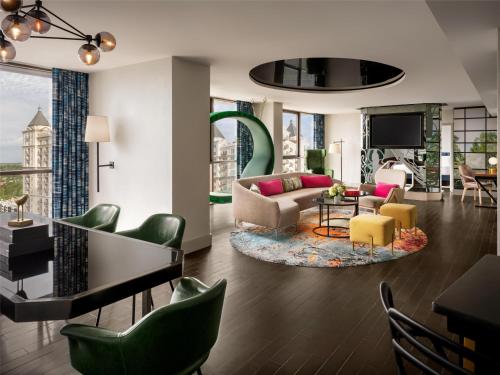 Hotel Midtown Atlanta Curio Collection by Hilton - image 2