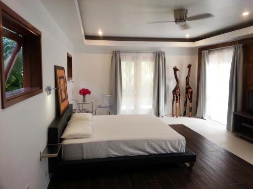 ทัศนียภาพภายนอกโรงแรม, ONE LUXE JAMAICA VILLA with private pool, modern interior and secluded in โอโค ริโอส