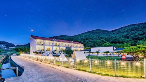 Glamdog Dog Pension Tongyeong Branch in Myeongjeong-dong