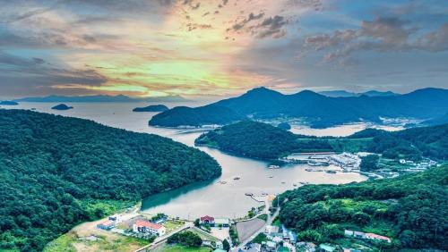 Glamdog Dog Pension Tongyeong Branch in Myeongjeong-dong