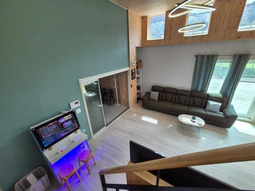 room detail thumbnail 0