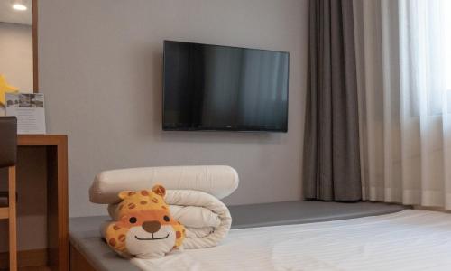 room detail thumbnail 2