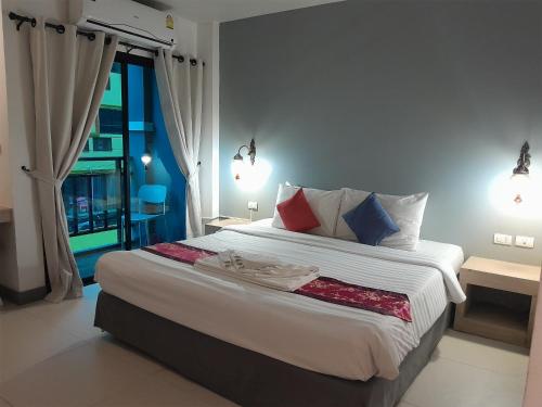 room detail thumbnail 1