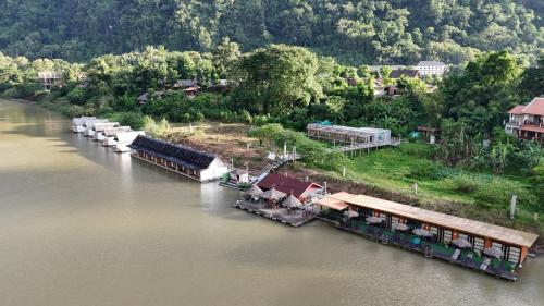Unterkunft von außen, Ou river house resort in Nong Khiaw