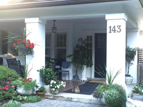 Unterkunft von außen, Bernard Gray Hall Bed and Breakfast in Niagara On The Lake (ON)