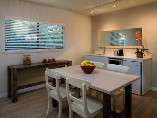 2 bedrooms, 4 beds