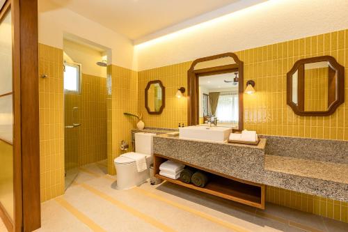 room detail thumbnail 2