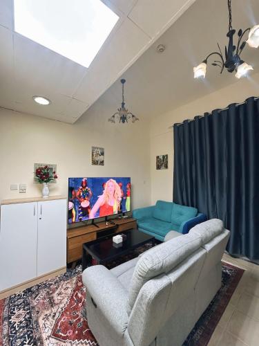 jaettu olohuone/TV alue, The chill Apartment Al rigga Dubai in Deira Dubai