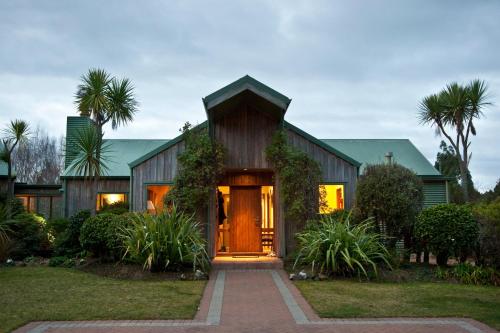 Whakaipo Lodge - Accommodation - Taupo