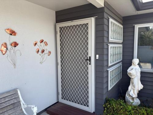 Minutes from Mission in ทาราเดล