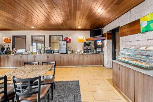 Quality Inn La Crosse - image 14