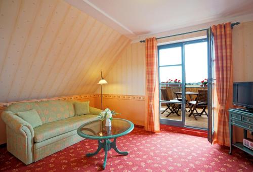 Hotel Godewind - Tap to explore photos