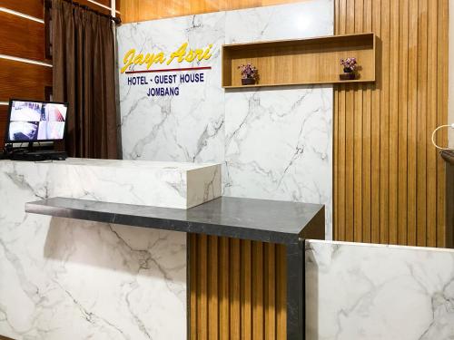 Lobby, Homestay Jaya Asri Syariah RedPartner near Alun Alun Jombang in Jombang