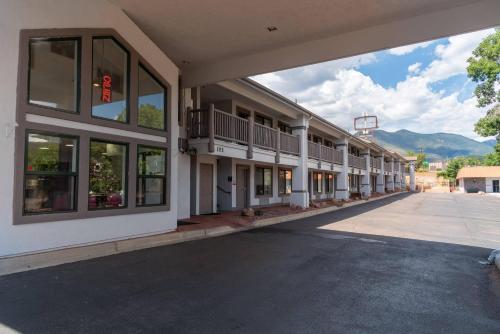 Quality Inn & Suites Manitou Springs at Pikes Peak in Manitou Springs, USA