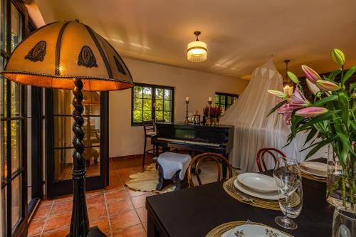 Villa Art Vita - Private Pool, Sauna & River Access in Donji Zvečaj