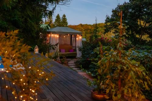 Villa Art Vita - Private Pool, Sauna & River Access in Donji Zvečaj