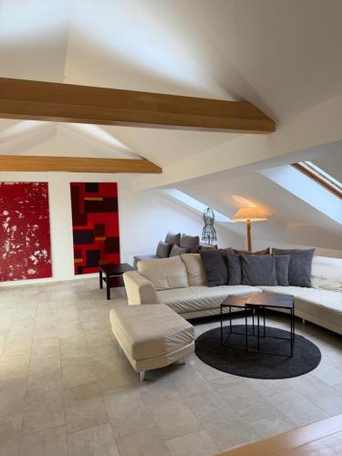 undertheroof at