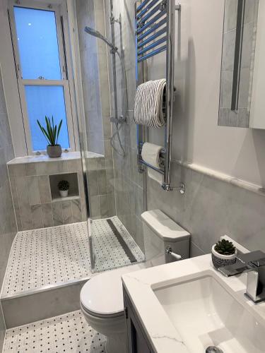 Fantastic New Town Flat with Shared Garden 