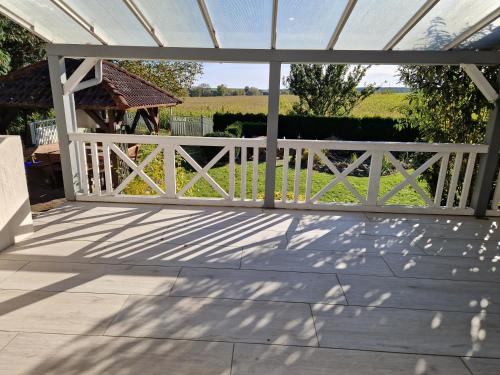 Balkons/terase, Ferienhaus Hasenhügel mit Seeblick (Ferienhaus Hasenhugel mit Seeblick) in Schoneberg (Uckermark)
