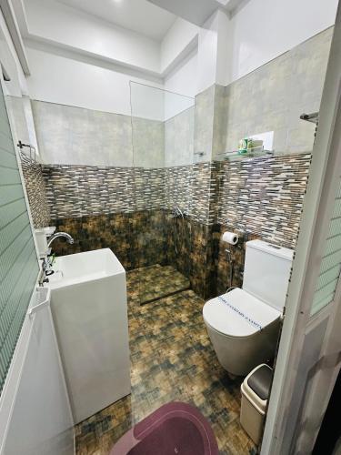 Funwhales Rest House in Negombo