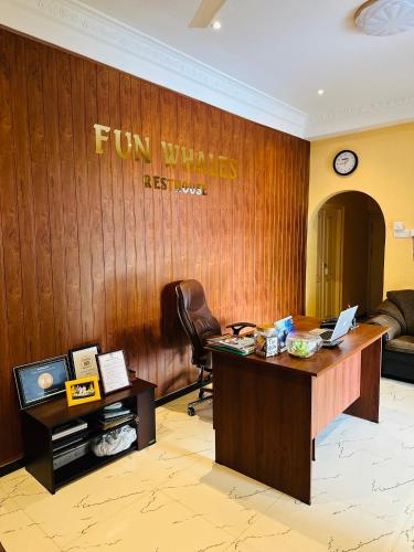 Funwhales Rest House in Negombo