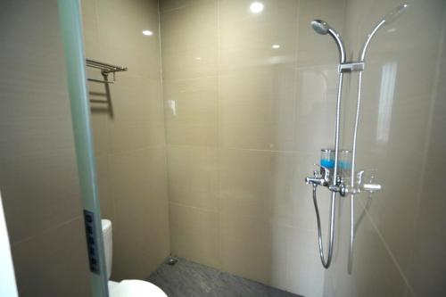 RedDoorz Plus @ Terban Residence Room Type - Superior Twin Room
