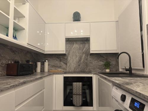 Spacious 2 Bed Apartment in Addlestone - image 10