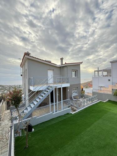 Eleni's Seaview House