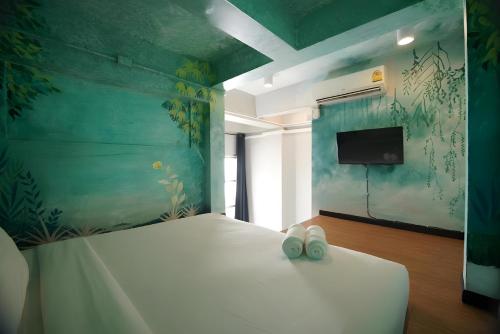room detail thumbnail 1