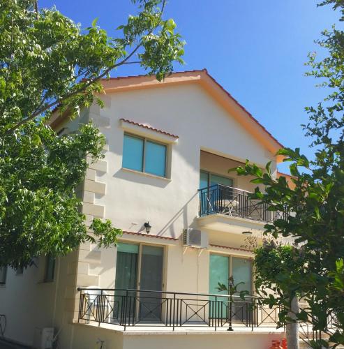 Himonas Apartments - image 2