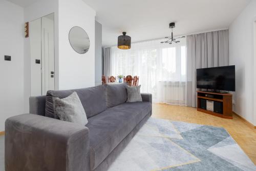 . Spacious Apartment Close to Warsaw for 5 people by Noclegi Renters