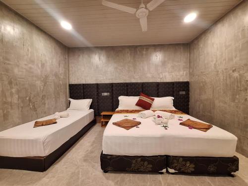 New Breeze Thoddoo Inn