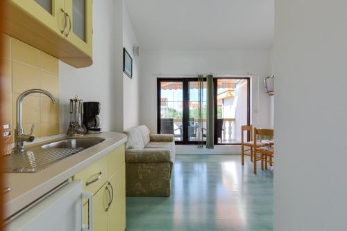 Petra in Bibinje - Haus für 6-8 Personen - image 2