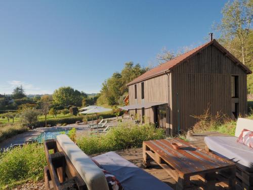Viesnīcas āriene, Maison typique du Périgord, séchoir à tabac avec piscine chauffée (Maison typique du Perigord, sechoir a tabac avec piscine chauffee) in Marnac