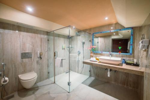 room detail thumbnail 2