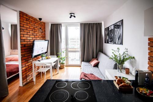 City Center Modern Flat with Skyline View -15th floor! #Smart TV #Fast Wi-Fi #Metro, Varsovie