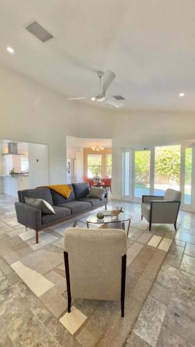 Palm Breezes in Rancho da Miragem (CA)