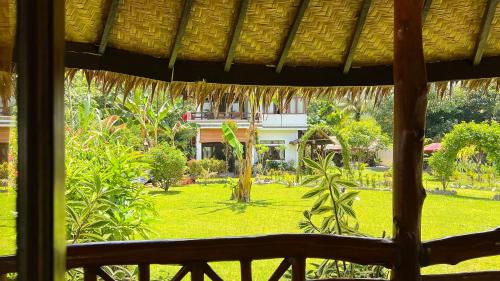 Sumatra Cheeky Monkeys Villa, Trekking and Tours in Bukit Lawang