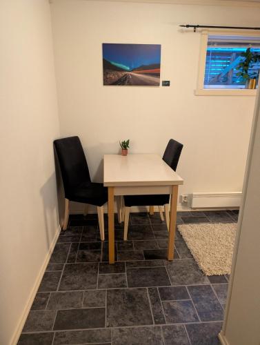 Mâncare şi băutură, Warm and cozy apartment in Tromsø, free parking and near both airport, nature and busses in Kvaloysletta