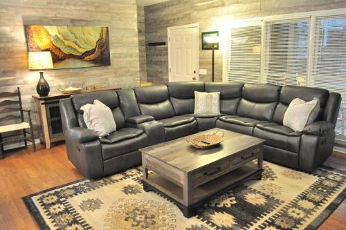 Hibernation Station - Community Amenities Wooded Views in Marblehill, USA