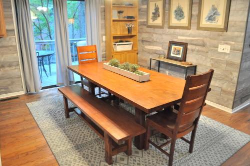 Hibernation Station - Community Amenities Wooded Views in Marblehill, USA