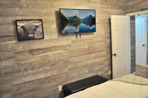 Hibernation Station - Community Amenities Wooded Views - image 10