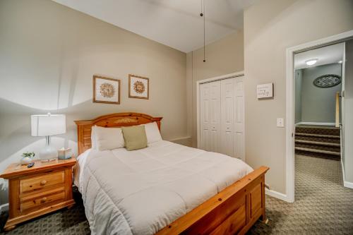 Hibernation Station - Community Amenities Wooded Views in Marblehill, USA